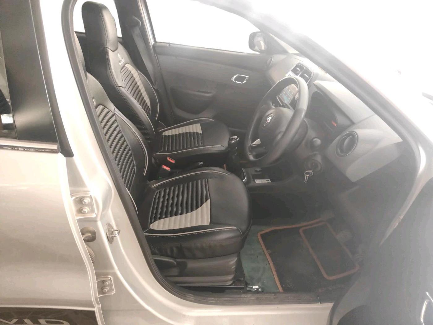 2018 Renault Kwid RXT 1.0 (O), Petrol, Manual, 29,949 km, interior