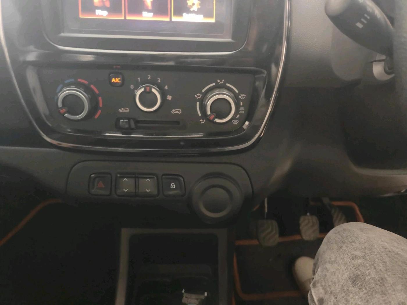 2018 Renault Kwid RXT 1.0 (O), Petrol, Manual, 29,949 km, interior