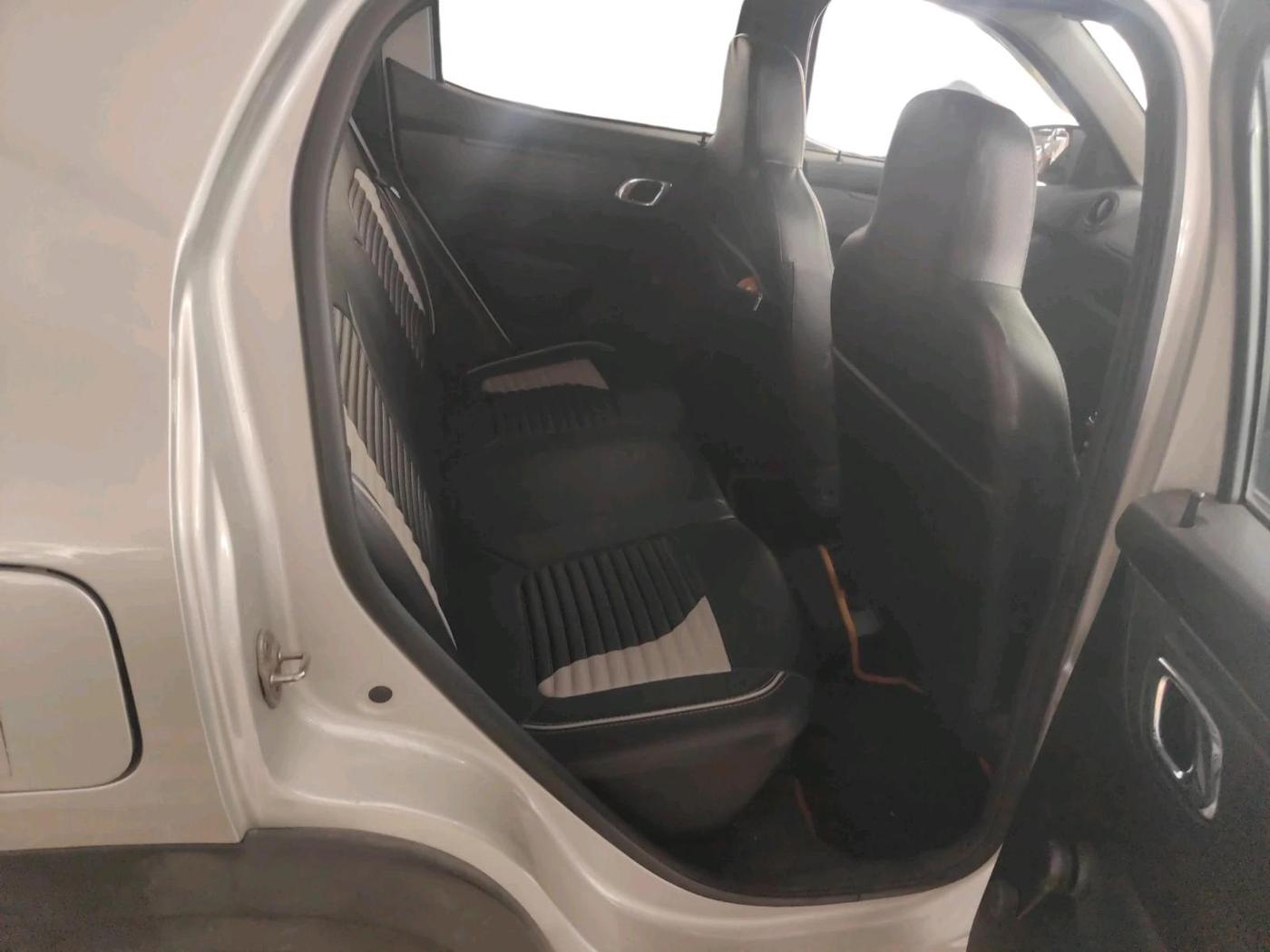 2018 Renault Kwid RXT 1.0 (O), Petrol, Manual, 29,949 km, interior