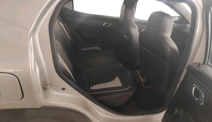 2018 Renault Kwid RXT 1.0 (O), Petrol, Manual, 29,949 km, interior