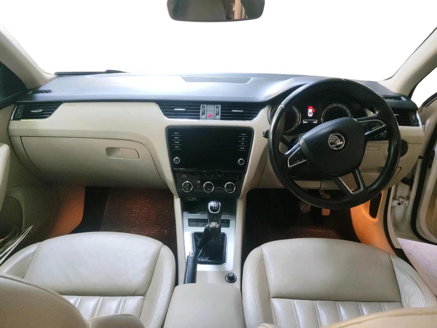 2018 Skoda Octavia 2.0 TDI CR STYLE, Diesel, Manual, 69,054 km, interior