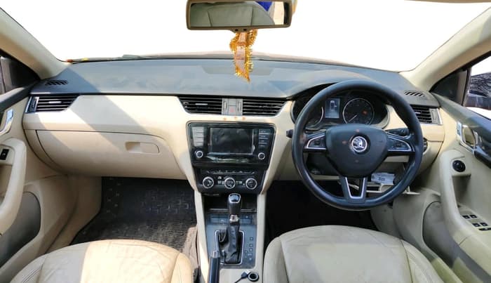 2015 Skoda Octavia ELEGANCE 2.0 TDI AT, Diesel, Automatic, 1,02,136 km, interior