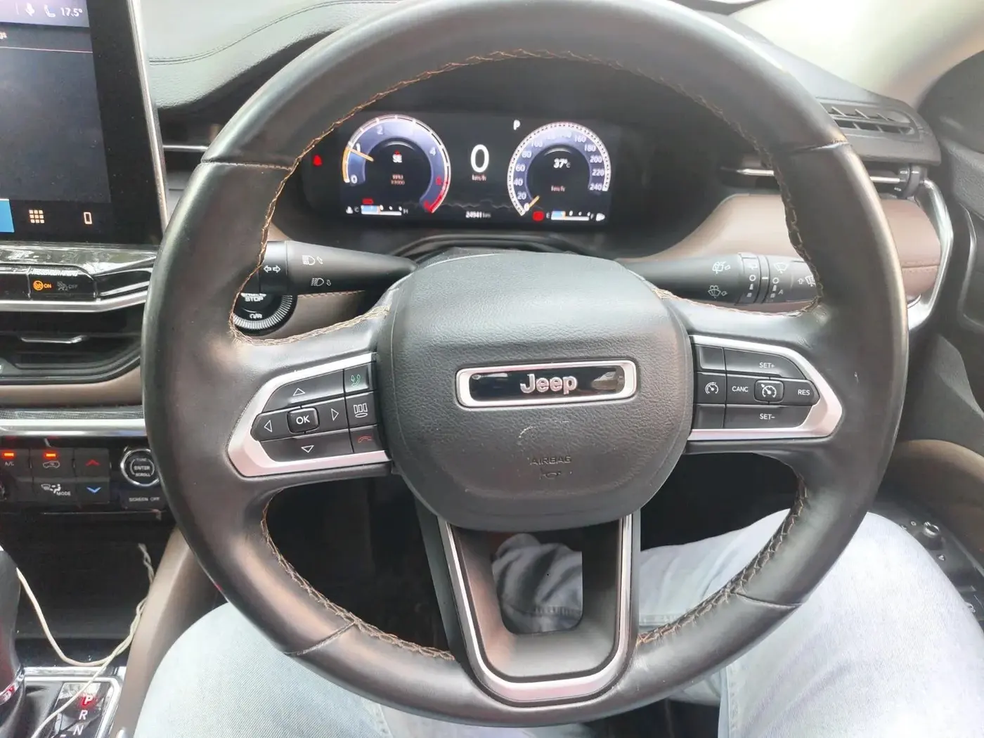 2024 Jeep MERIDIAN LIMITED (O) 4X2 AT, Diesel, Automatic, 24,941 km, interior
