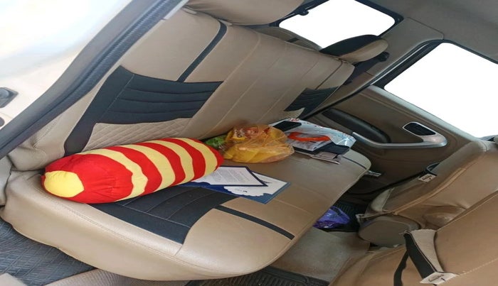 2017 Mahindra TUV300 T8, Diesel, Manual, 99,688 km, interior