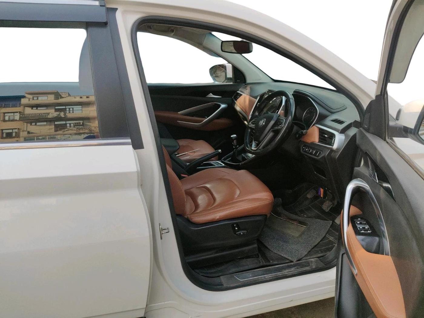 2021 MG HECTOR PLUS SMART 2.0 DIESEL TURBO MT 7-STR, Diesel, Manual, 70,579 km, interior