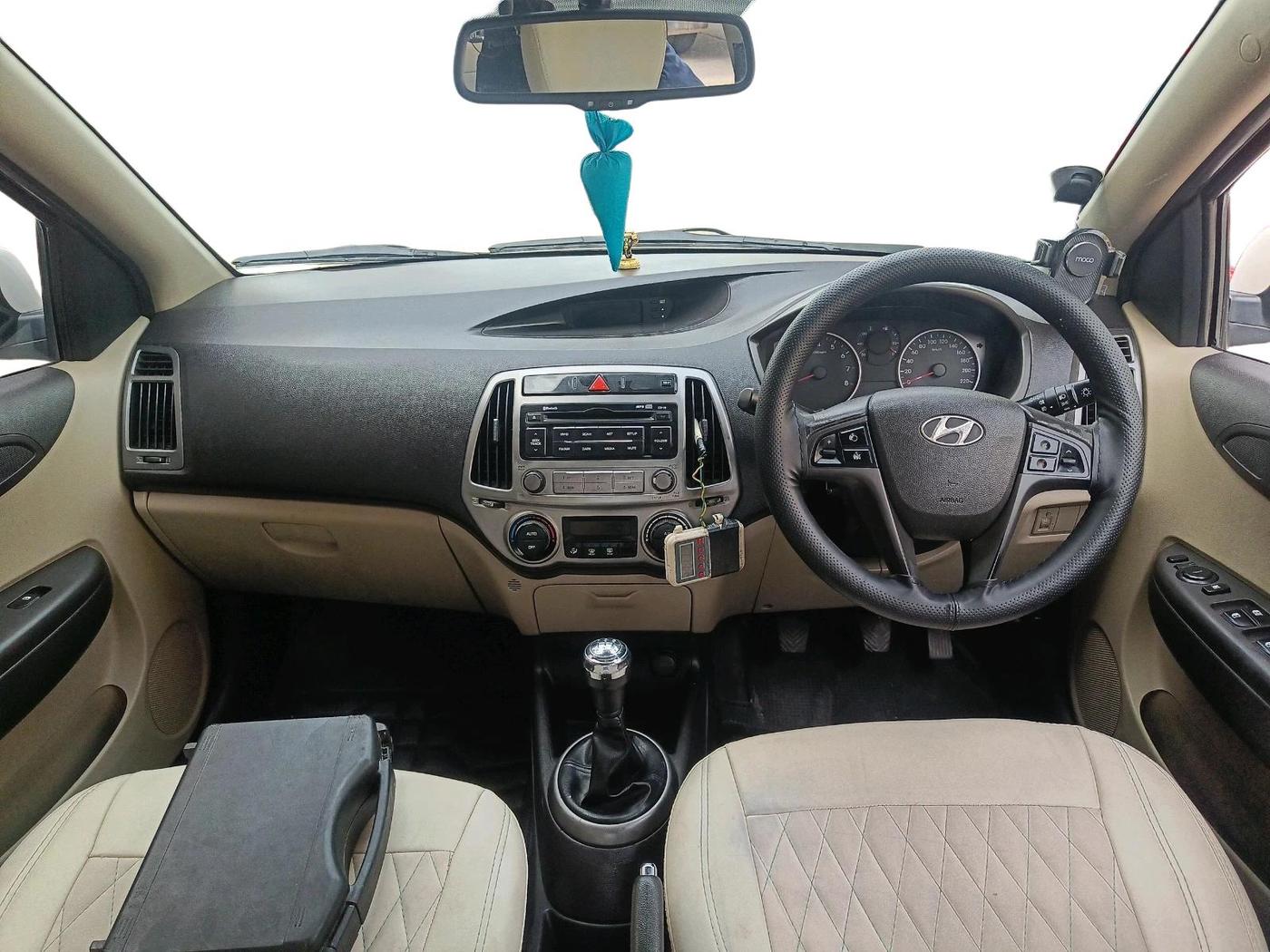 2013 Hyundai i20 SPORTZ 1.2, Petrol, Manual, 67,136 km, interior