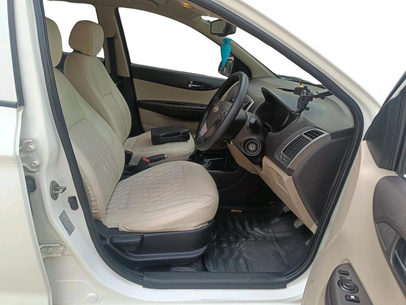 2013 Hyundai i20 SPORTZ 1.2, Petrol, Manual, 67,136 km, interior