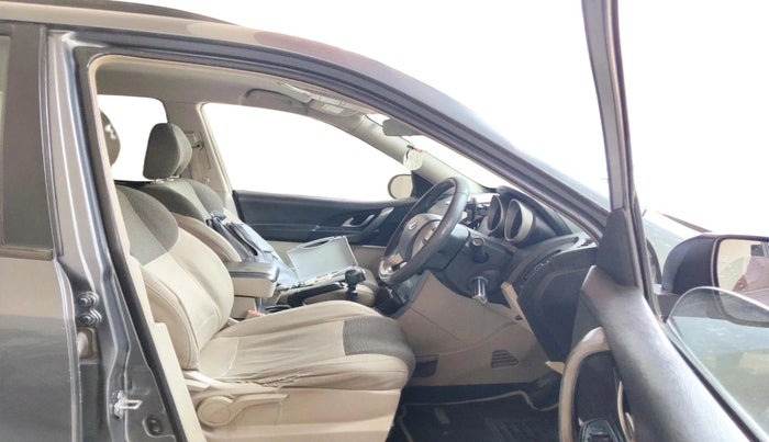 2016 Mahindra XUV500 W6, Diesel, Manual, 1,26,641 km, interior