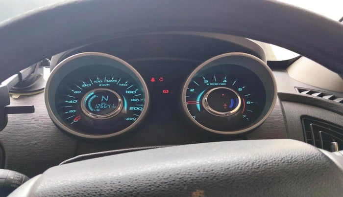 2016 Mahindra XUV500 W6, Diesel, Manual, 1,26,641 km, interior