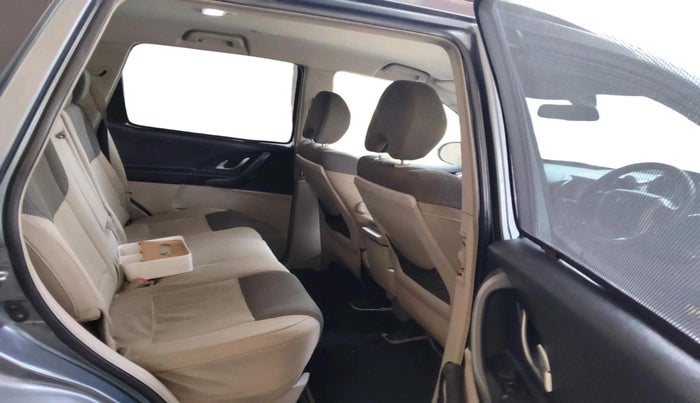 2016 Mahindra XUV500 W6, Diesel, Manual, 1,26,641 km, interior