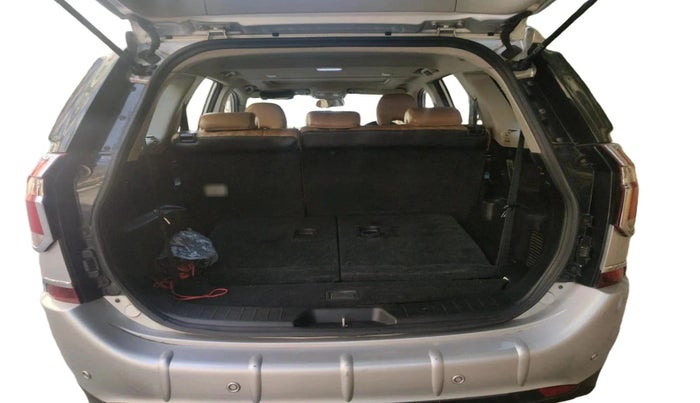 2018 Mahindra XUV500 W11 AT, Diesel, Automatic, 92,475 km, exterior