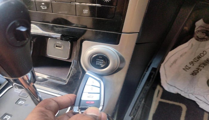 2018 Mahindra XUV500 W11 AT, Diesel, Automatic, 92,475 km, interior