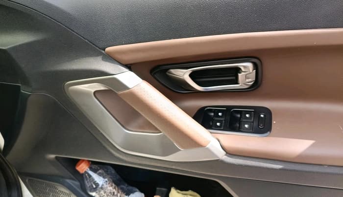 2021 Tata Harrier XZ 2.0L, Diesel, Manual, 1,18,989 km, interior