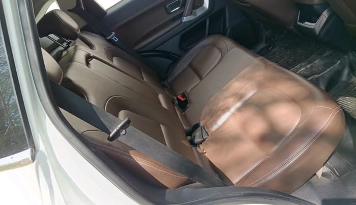 2021 Tata Harrier XZ 2.0L, Diesel, Manual, 1,18,989 km, interior