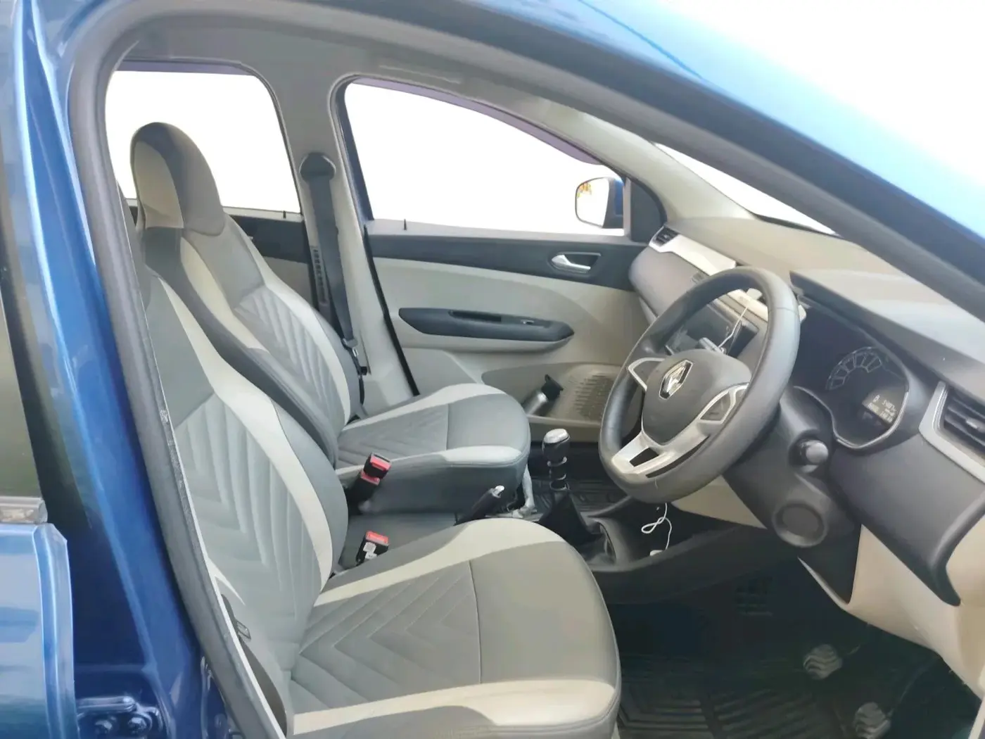 2020 Renault TRIBER RXZ, Petrol, Manual, 54,887 km, interior