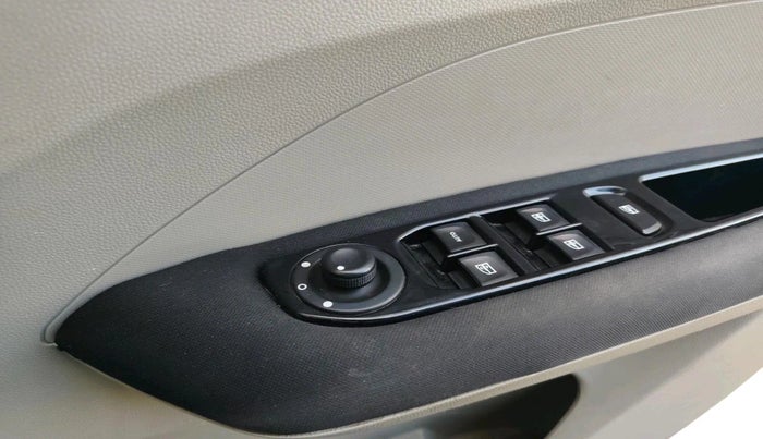 2020 Renault TRIBER RXZ, Petrol, Manual, 54,887 km, interior