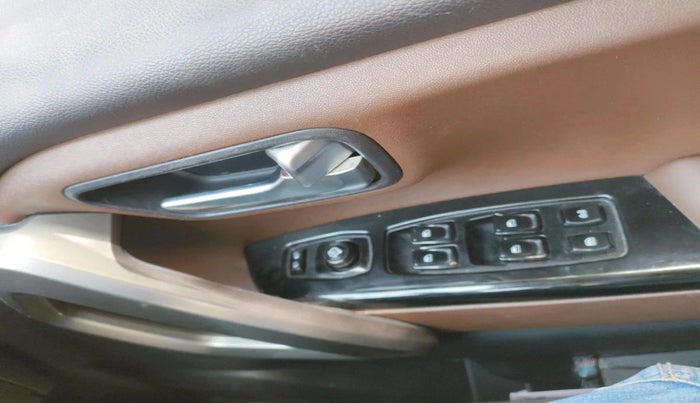 2023 Mahindra SCORPIO-N Z8 L DIESEL AT 4WD 7 STR, Diesel, Automatic, 1,42,168 km, interior