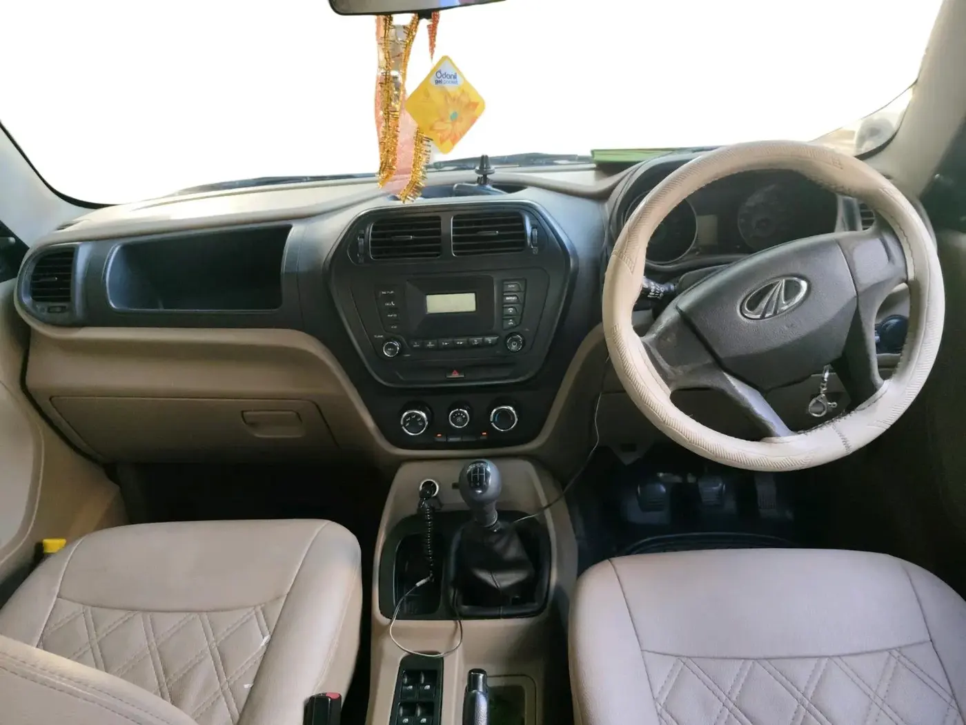 2017 Mahindra TUV300 T6, Diesel, Manual, 1,99,012 km, interior