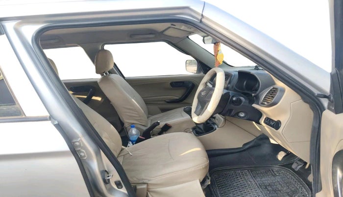 2017 Mahindra TUV300 T6, Diesel, Manual, 1,99,012 km, interior