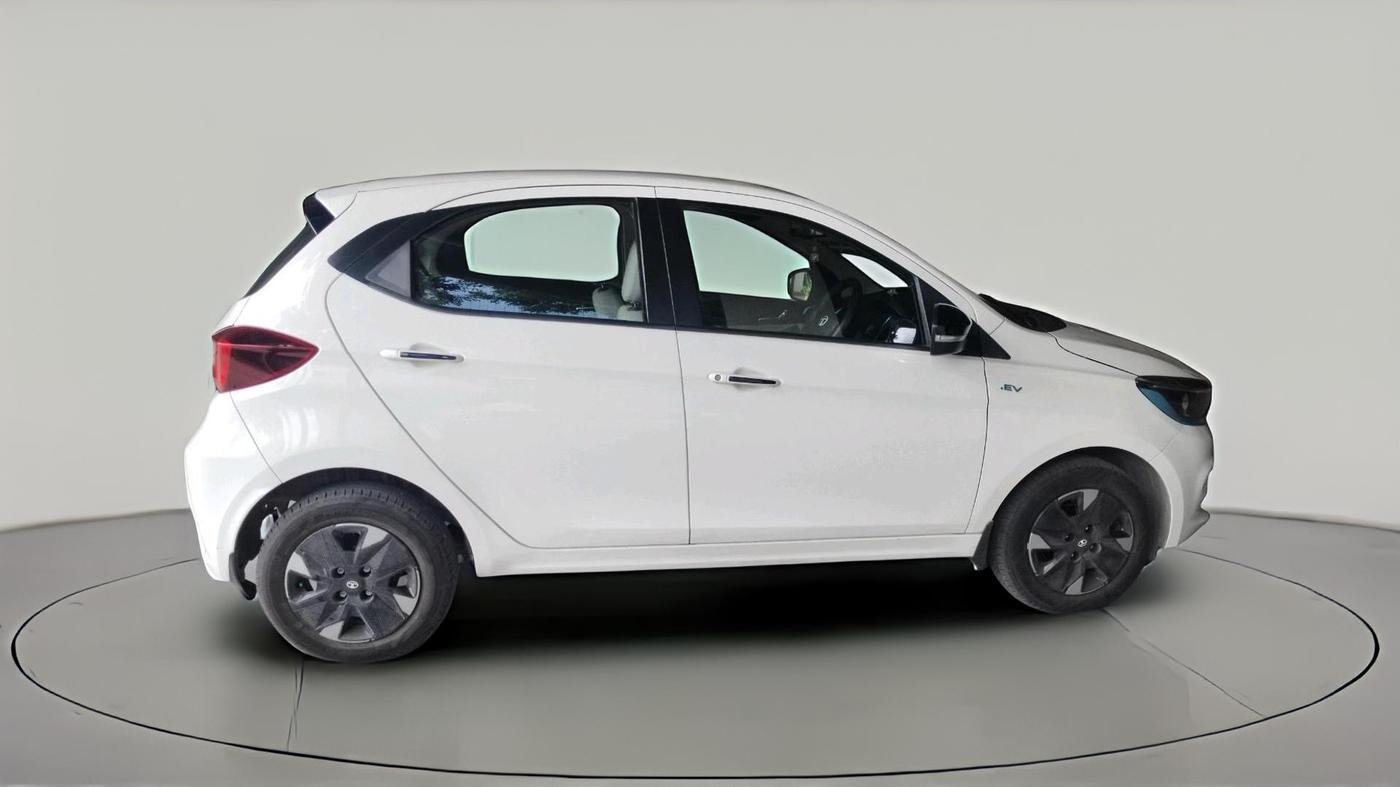 2024 Tata TIAGO EV XZ PLUS TECH LUX LONG RANGE, Electric, Automatic, 19,825 km, exterior