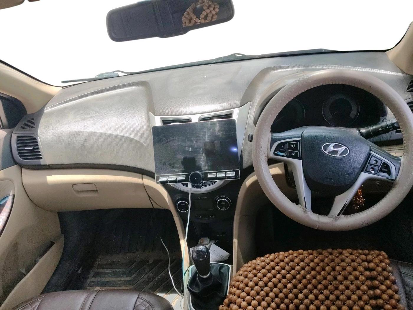 2013 Hyundai Verna FLUIDIC 1.6 CRDI SX, Diesel, Manual, 3,63,876 km, interior