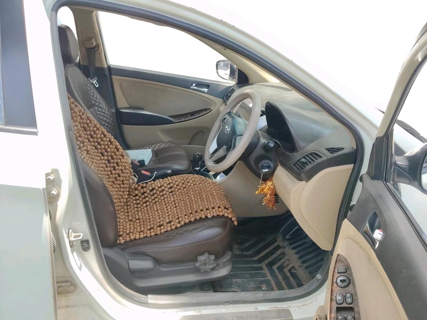 2013 Hyundai Verna FLUIDIC 1.6 CRDI SX, Diesel, Manual, 3,63,876 km, interior