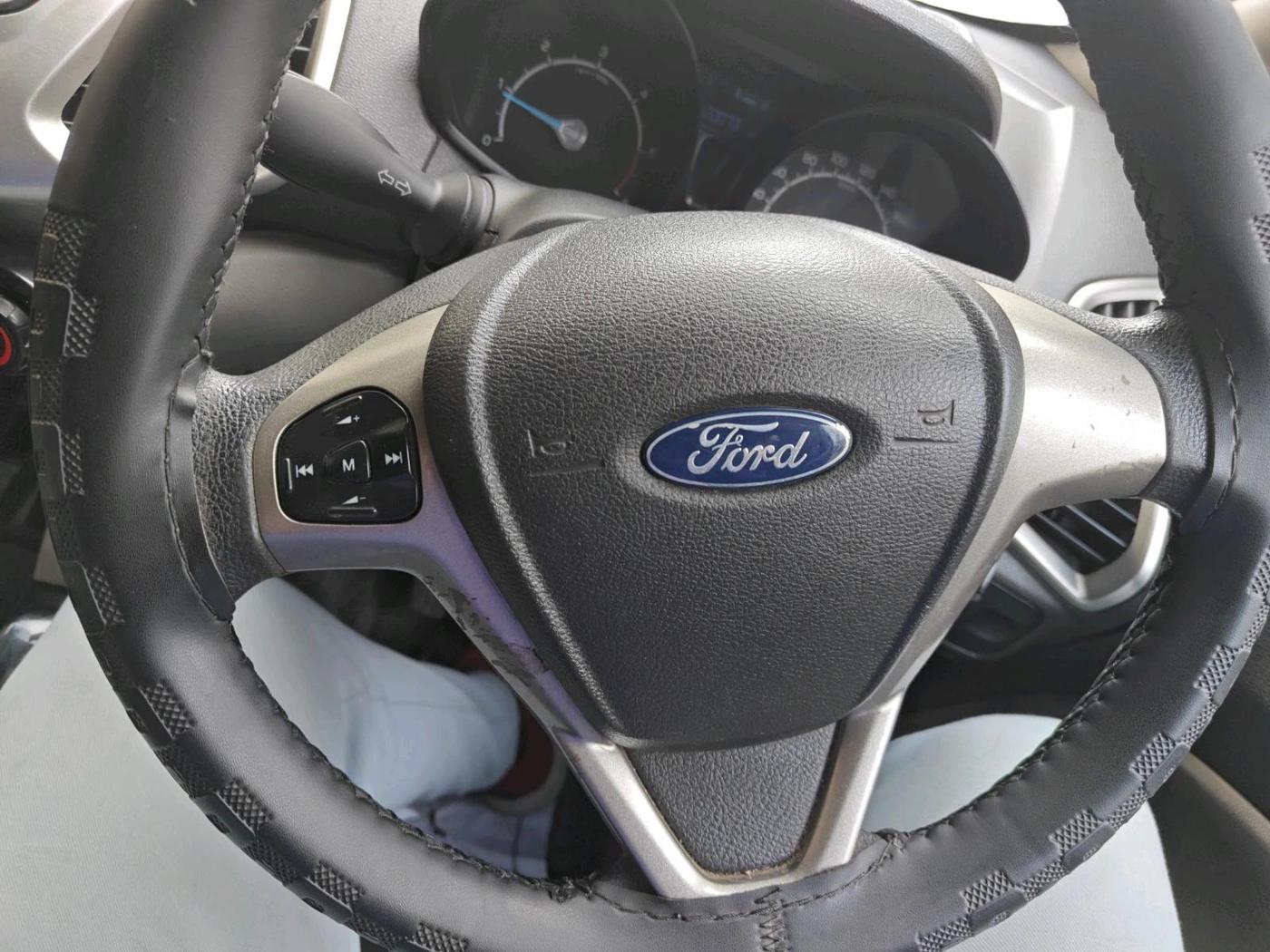 2014 Ford Ecosport TREND 1.5L DIESEL, Diesel, Manual, 1,20,073 km, interior