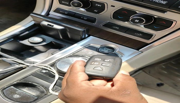 2015 Jaguar XF 2.2 DIESEL LUXURY, Diesel, Automatic, 95,946 km, interior