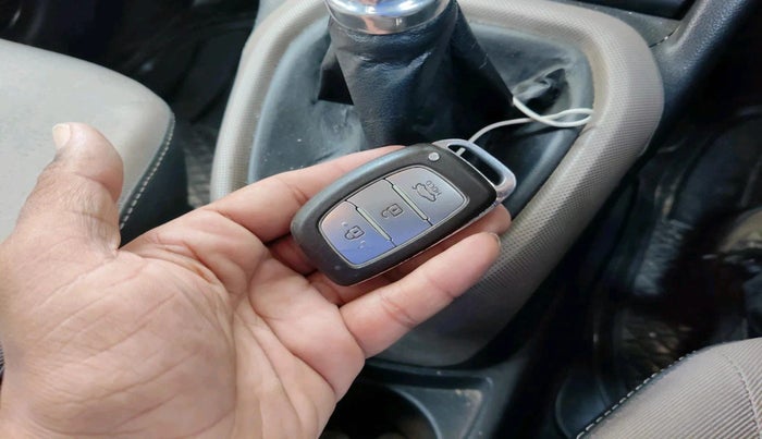 2014 Hyundai Xcent SX 1.2, Petrol, Manual, 2,85,659 km, interior