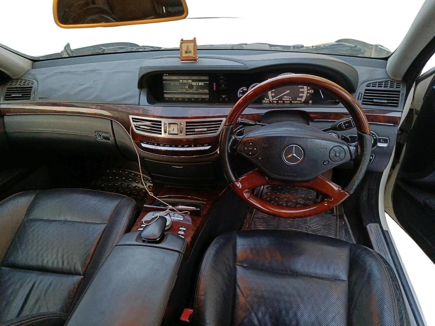 2013 Mercedes Benz S Class 500L, Petrol, Automatic, 1,36,923 km, interior