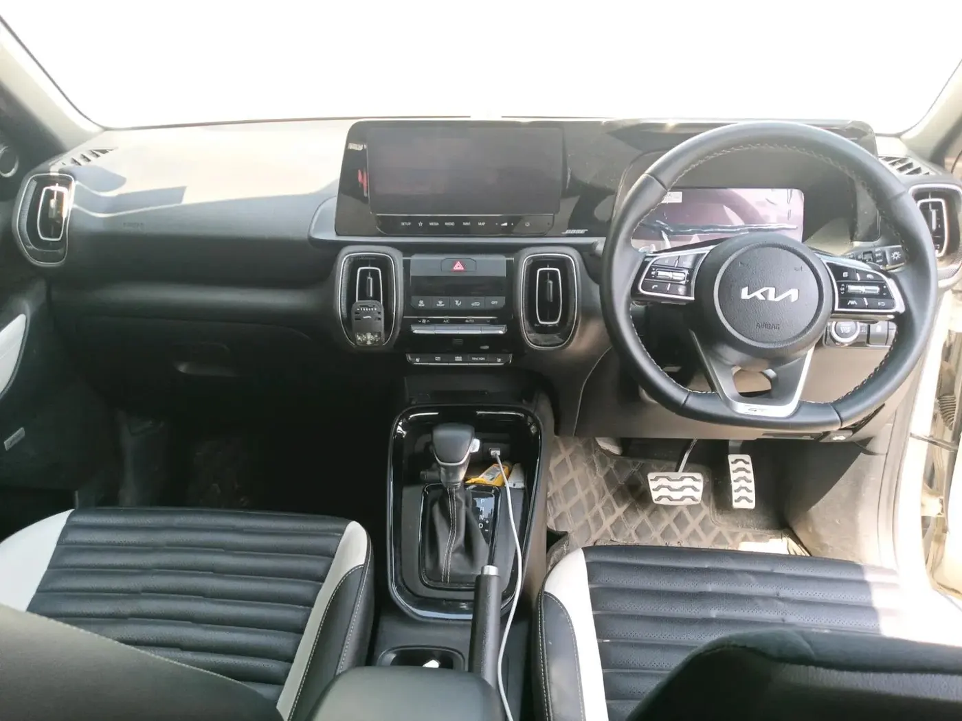 2024 KIA SONET GTX PLUS 1.0 TURBO PETROL DCT, Petrol, Automatic, 16,560 km, interior