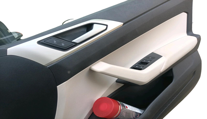 2025 Volkswagen VIRTUS HIGHLINE TSI 1.0 AT, Petrol, Automatic, 7,680 km, interior