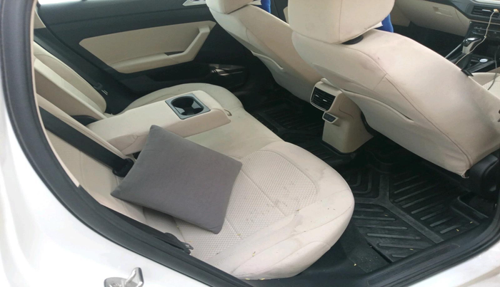 2025 Volkswagen VIRTUS HIGHLINE TSI 1.0 AT, Petrol, Automatic, 7,680 km, interior