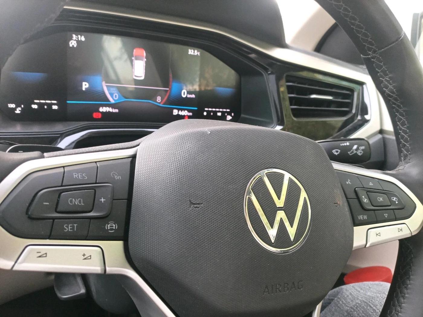 2025 Volkswagen VIRTUS HIGHLINE TSI 1.0 AT, Petrol, Automatic, 7,680 km, interior