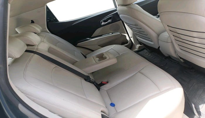 2019 Mahindra XUV300 W8 (O) 1.5 DIESEL, Diesel, Manual, 1,57,947 km, interior