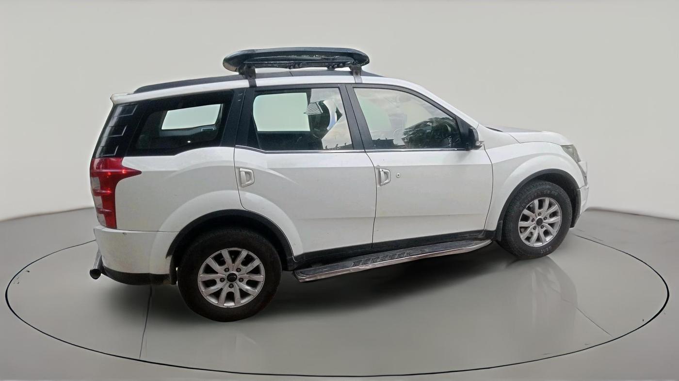 2016 Mahindra XUV500 W10 AT 1.99, Diesel, Automatic, 1,10,525 km, exterior