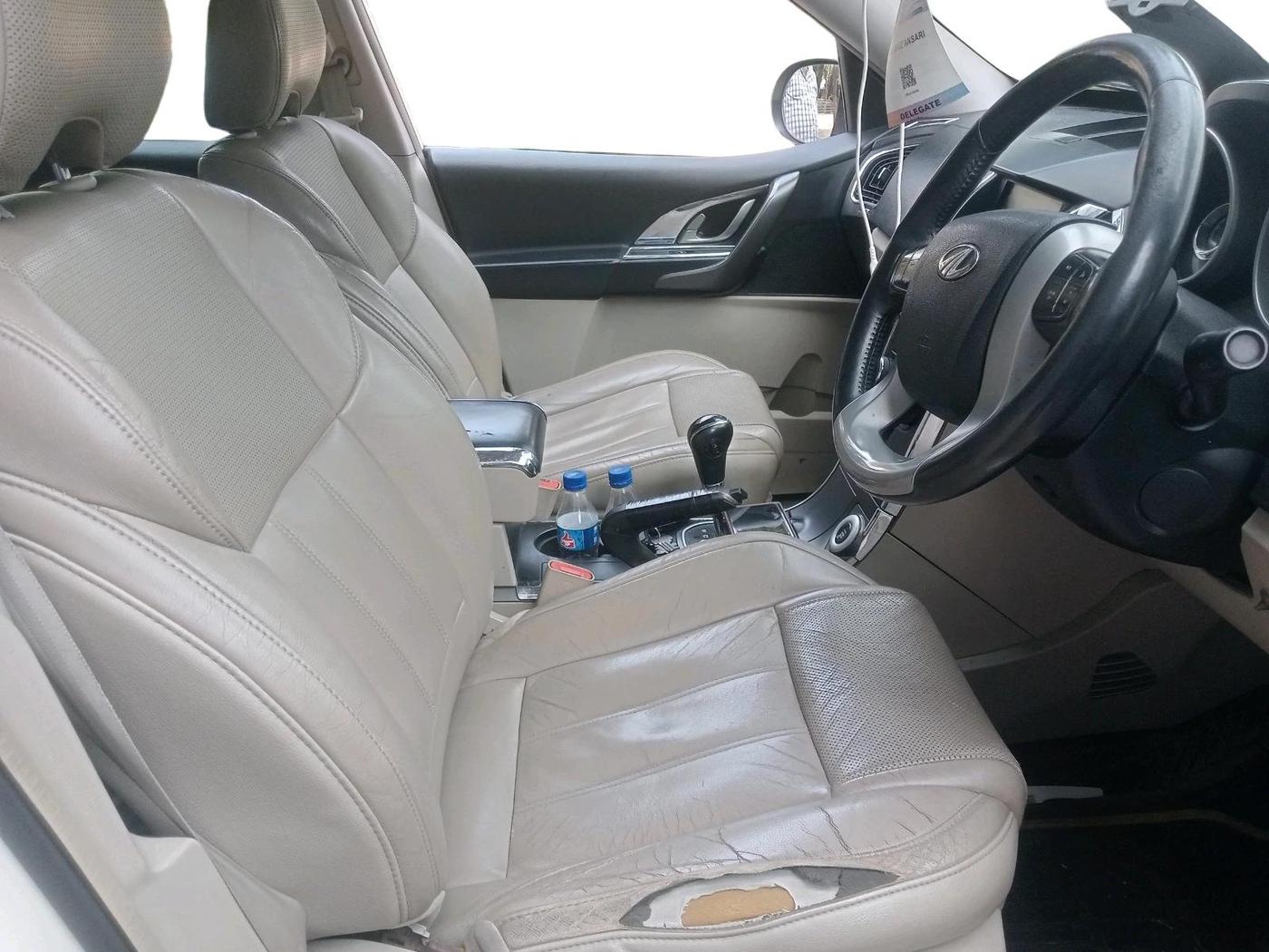 2016 Mahindra XUV500 W10 AT 1.99, Diesel, Automatic, 1,10,525 km, interior