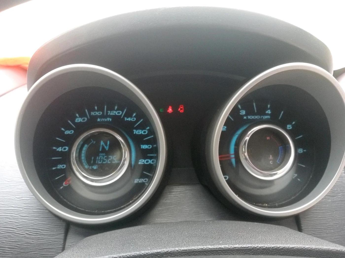 2016 Mahindra XUV500 W10 AT 1.99, Diesel, Automatic, 1,10,525 km, interior