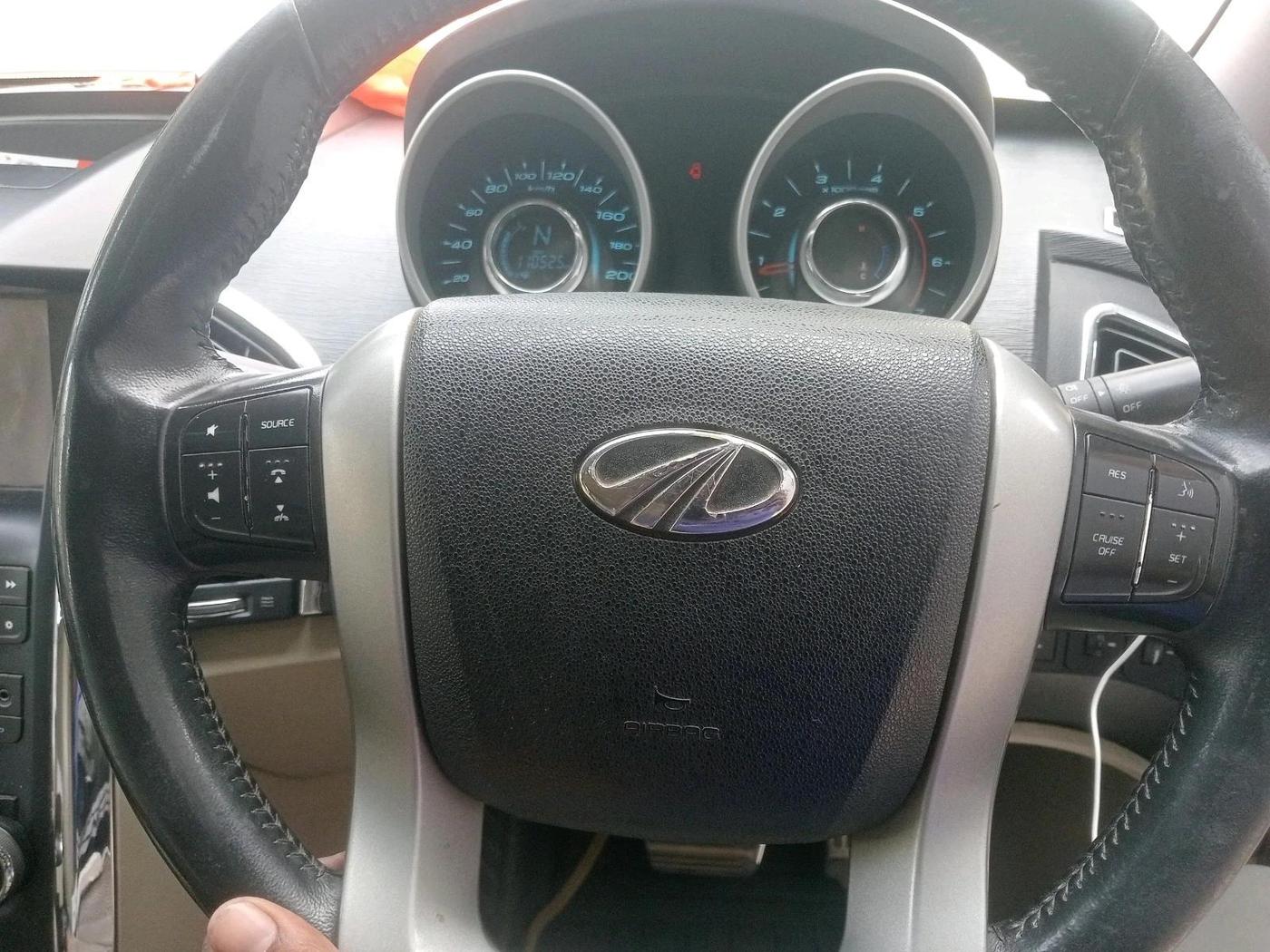 2016 Mahindra XUV500 W10 AT 1.99, Diesel, Automatic, 1,10,525 km, interior