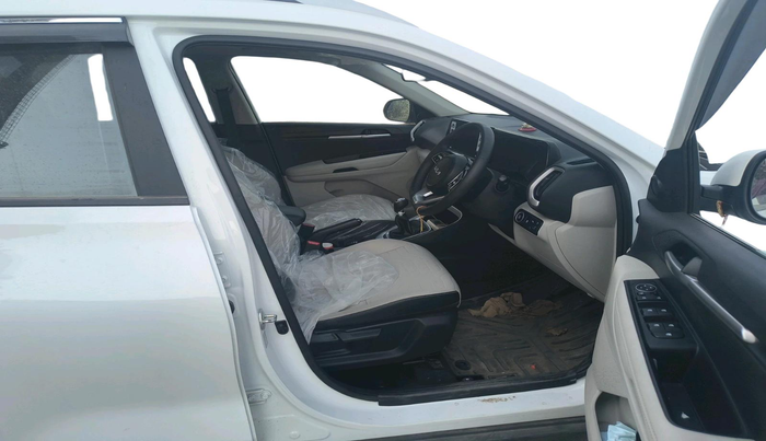 2025 KIA SONET HTK PLUS 1.2 PETROL MT, Petrol, Manual, 3,998 km, interior