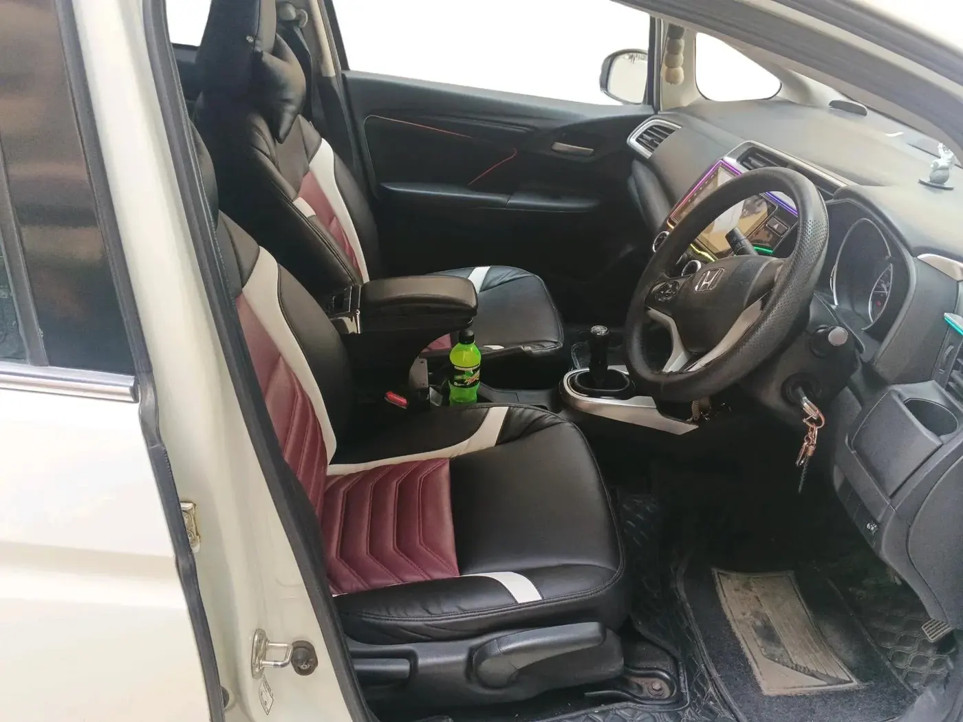 2018 Honda WR-V 1.2L I-VTEC S MT, Petrol, Manual, 1,14,748 km, interior