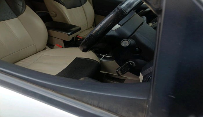 2016 Mahindra XUV500 W6 1.99, Diesel, Manual, 1,23,458 km, interior