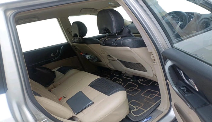 2016 Mahindra XUV500 W6 1.99, Diesel, Manual, 1,23,458 km, interior