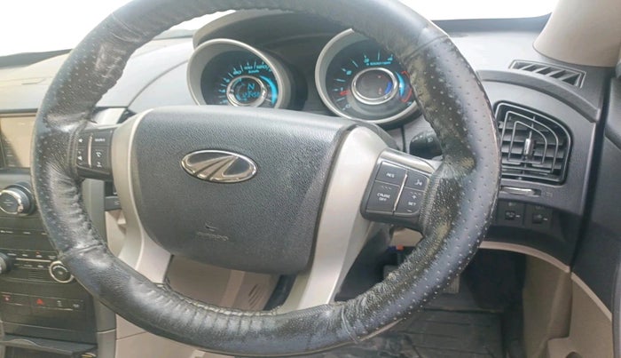 2016 Mahindra XUV500 W6 1.99, Diesel, Manual, 1,23,458 km, interior