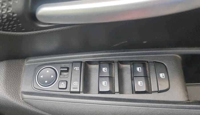 2021 KIA SONET HTK PLUS 1.2, Petrol, Manual, 25,687 km, interior
