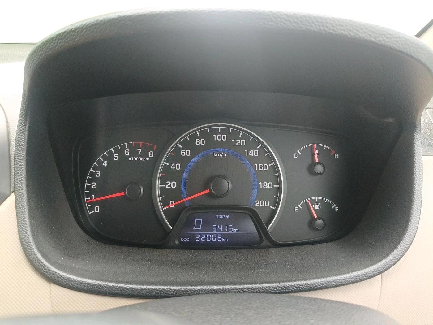 2016 Hyundai Grand i10 MAGNA AT 1.2 KAPPA VTVT, Petrol, Automatic, 32,006 km, interior