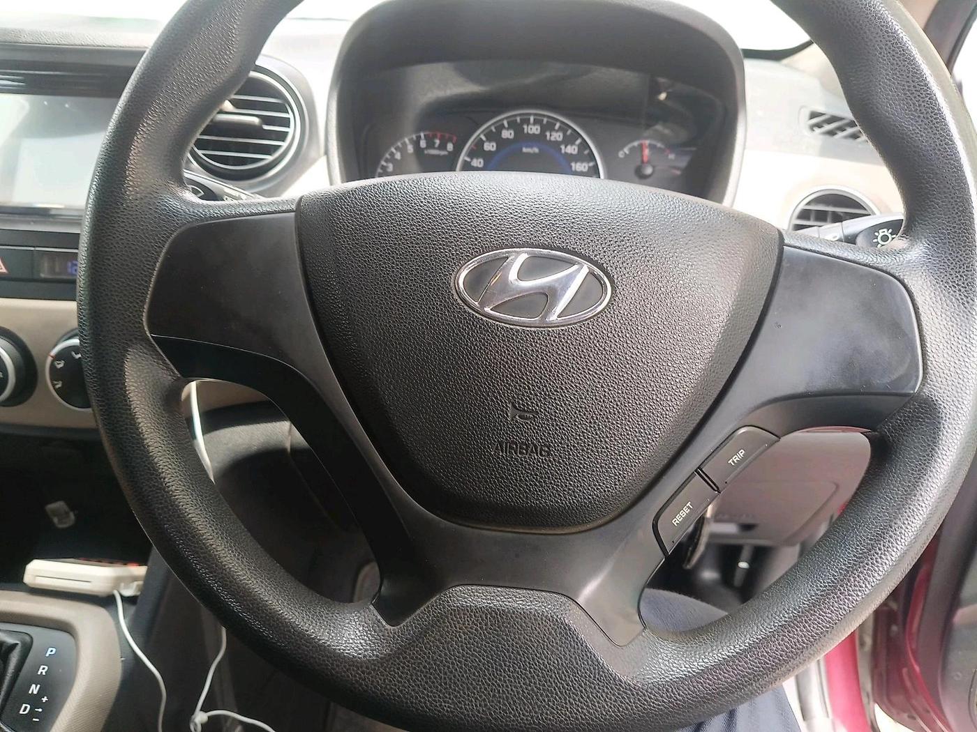 2016 Hyundai Grand i10 MAGNA AT 1.2 KAPPA VTVT, Petrol, Automatic, 32,006 km, interior