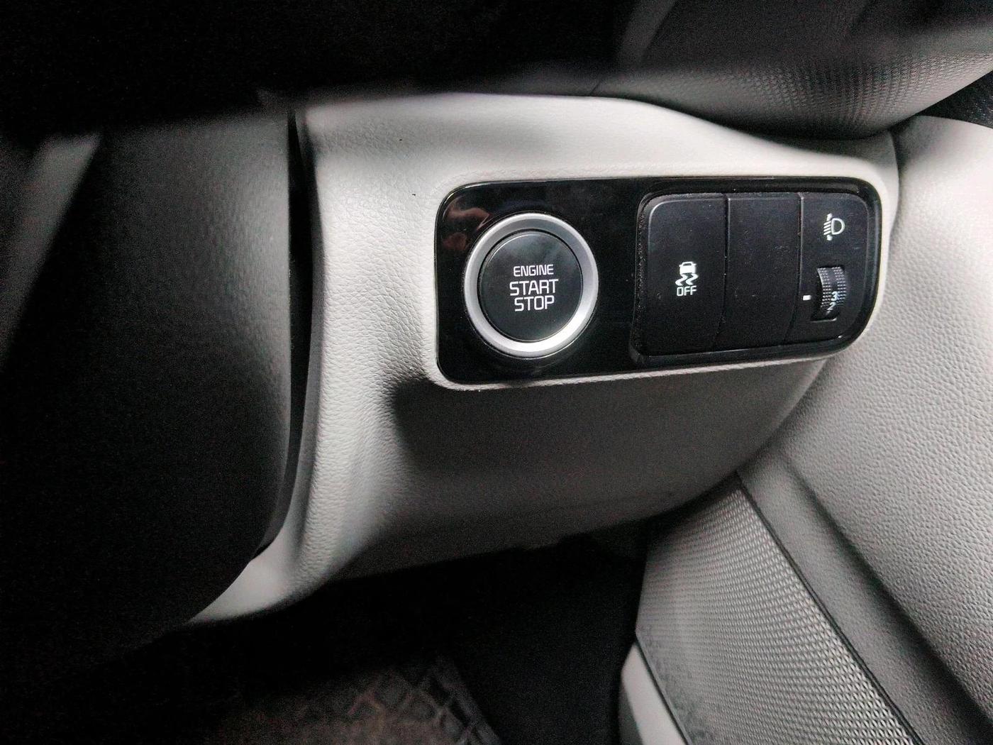 2022 KIA SONET HTX 1.0 IMT, Petrol, Manual, 34,584 km, interior