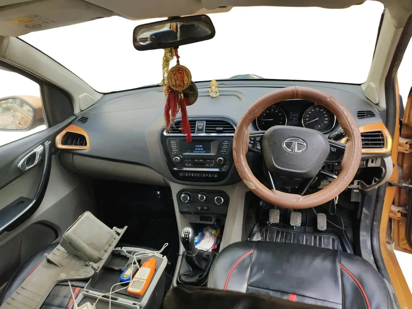 2017 Tata Tiago XZ PETROL, Petrol, Manual, 1,05,425 km, interior