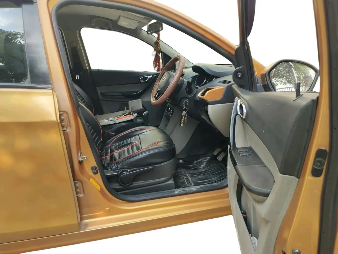 2017 Tata Tiago XZ PETROL, Petrol, Manual, 1,05,425 km, interior